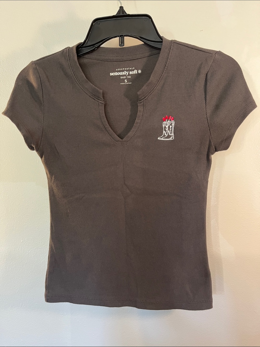 Aeropostale Women's Charcoal Short Sleeve Notch-Neck Tee with Embroidered Boot